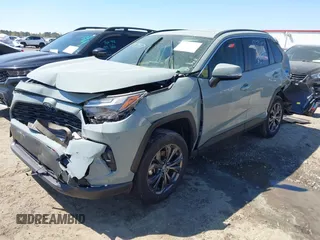 2023 Toyota RAV4 Hybrid XLE Premium z VIN JTMB6RFV8PD116502, wystawiony jako IAAI lot #41888174 z przebiegiem 19 253 mil mil oraz . Historia ofert i sprzedaży dostępna na DreamBid. Obrazek 17.