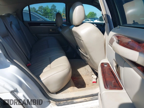 2006 Lincoln Town Car Signature z VIN 1LNHM81V46Y634398, wystawiony jako IAAI lot #42140781 z przebiegiem 159 256 mil mil oraz . Historia ofert i sprzedaży dostępna na DreamBid. Obrazek 8.