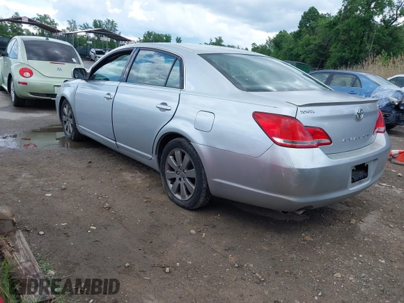 2005 Toyota Avalon XL with VIN 4T1BK36B85U013619, listed as a IAAI auction lot 42209645 with 173,520 mi miles and . Bid and sale history available at carsss.com. Image 3.