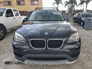 2015 BMW X1 xDrive28i z VIN WBAVL1C5XFVY35591, wystawiony jako Copart lot #59353955 z przebiegiem 86 462 mil mil oraz Tytuł czysty. Historia ofert i sprzedaży dostępna na DreamBid. Obrazek 5.