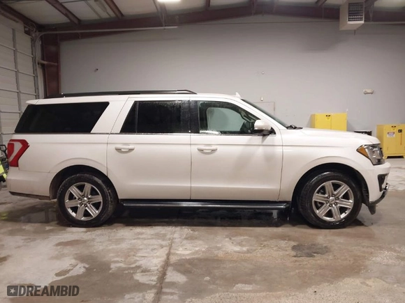 2018 Ford Expedition Max XLT with VIN 1FMJK1HT7JEA46234, listed as a IAAI auction lot 41572351 with NaN miles. Bid and sale history available at carsss.com. Image 13.