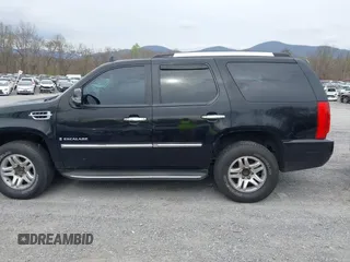 2009 Cadillac Escalade z VIN 1GYFK23229R252638, wystawiony jako IAAI lot #41962606 z przebiegiem 224 915 mil mil oraz . Historia ofert i sprzedaży dostępna na DreamBid. Obrazek 14.