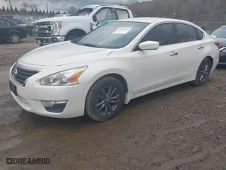 2015 Nissan Altima 2.5 SV with VIN 1N4AL3AP2FC567445, listed as a IAAI auction lot 40785545 with 138,710 mi miles. Bid and sale history available at carsss.com. Image 2.