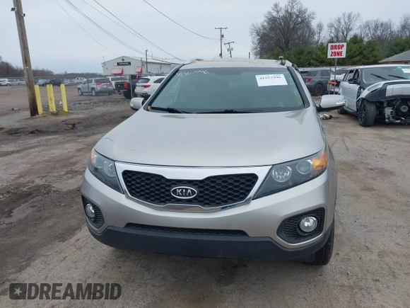 2013 Kia Sorento EX with VIN 5XYKUCA67DG380083, listed as a IAAI auction lot 41957996 with 73,598 mi miles and . Bid and sale history available at DreamBid. Image 12.