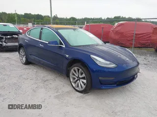 2018 Tesla Model 3 Long Range Battery z VIN 5YJ3E1EBXJF088444, wystawiony jako IAAI lot #42072860 z przebiegiem 46 063 mil mil oraz . Historia ofert i sprzedaży dostępna na DreamBid. Obrazek 1.