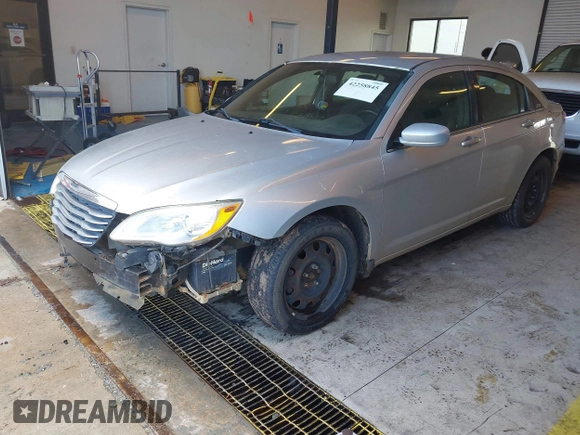 2012 Chrysler 200 Touring z VIN 1C3CCBBB6CN100372, wystawiony jako IAAI lot #42258845 z przebiegiem 241 978 mil mil oraz . Historia ofert i sprzedaży dostępna na DreamBid. Obrazek 2.
