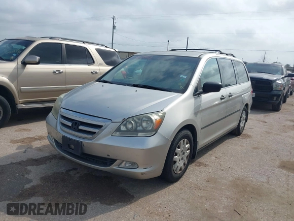 2007 Honda Odyssey LX with VIN 5FNRL38227B138348, listed as a IAAI auction lot 41960805 with 177,069 mi miles. Bid and sale history available at carsss.com. Image 2.