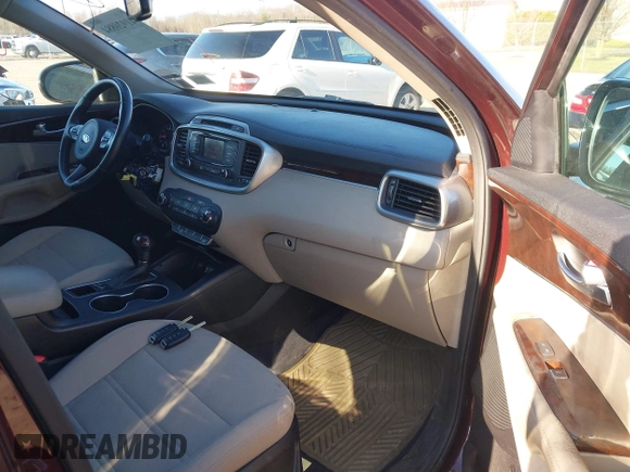 2016 Kia Sorento LX with VIN 5XYPGDA34GG128787, listed as a IAAI auction lot 41920884 with 70,417 mi miles. Bid and sale history available at carsss.com. Image 5.
