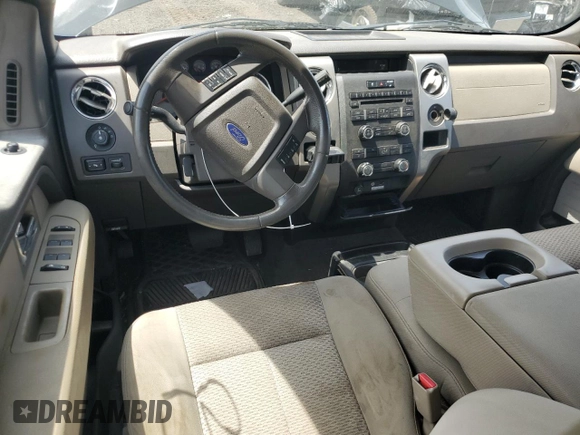 2009 Ford F-150 XL z VIN 1FTPX14V99FA05228, wystawiony jako Copart lot #56306815 z przebiegiem 150 282 mil mil oraz Czysty tytuł • Clean title. Historia ofert i sprzedaży dostępna na DreamBid. Obrazek 8.