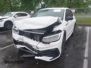 2022 Volkswagen Tiguan SE R-Line Black with VIN 3VV8B7AX6NM027050, listed as a IAAI auction lot 42463714 with 45,303 mi miles and . Bid and sale history available at DreamBid. Image 17.