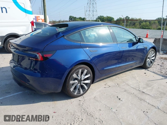 2024 Tesla Model 3 z VIN 5YJ3E1EA4RF751347, wystawiony jako IAAI lot #42185531 z przebiegiem 9 328 mil mil oraz . Historia ofert i sprzedaży dostępna na DreamBid. Obrazek 4.