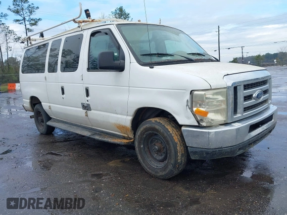 2008 Ford Econoline Passenger XL with VIN 1FBNE31LX8DA84628, listed as a IAAI auction lot 41670934 with 186,181 mi miles. Bid and sale history available at carsss.com. Image 1.