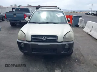 2006 Hyundai Tucson GLS with VIN KM8JN12DX6U375368, listed as a IAAI auction lot 42068764 with 136,352 mi miles. Bid and sale history available at carsss.com. Image 6.