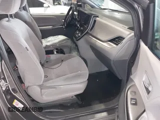2018 Toyota Sienna LE Auto Access Seat with VIN 5TDKZ3DC4JS906025, listed as a IAAI auction lot 41078552 with 227,565 mi miles. Bid and sale history available at carsss.com. Image 5.