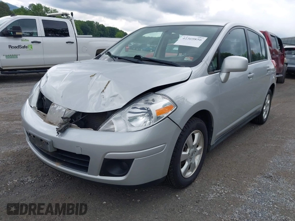 2012 Nissan Versa S z VIN 3N1BC1CP3CK267230, wystawiony jako IAAI lot #42369856 z przebiegiem 200 971 mil mil oraz . Historia ofert i sprzedaży dostępna na DreamBid. Obrazek 6.