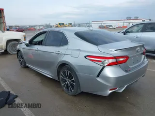 2020 Toyota Camry SE with VIN 4T1G11AK0LU978895, listed as a IAAI auction lot 41686039 with 106,413 mi miles. Bid and sale history available at carsss.com. Image 3.