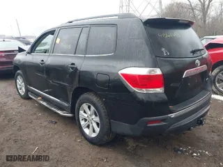 2013 Toyota Highlander with VIN 5TDBK3EH2DS243217, listed as a IAAI auction lot 41567698 with 104,850 mi miles. Bid and sale history available at carsss.com. Image 3.
