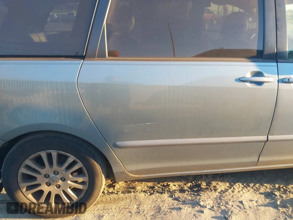 2007 Toyota Sienna XLE with VIN 5TDZK22C47S048516, listed as a IAAI auction lot 41367115 with 236,058 mi miles. Bid and sale history available at carsss.com. Image 6.