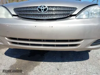 2004 Toyota Camry LE with VIN JTDBE32K740245605, listed as a IAAI auction lot 42068674 with 166,581 mi miles. Bid and sale history available at carsss.com. Image 13.