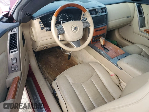 2008 Cadillac XLR z VIN 1G6YV36A985600829, wystawiony jako Copart lot #53833715 z przebiegiem 31 039 mil mil oraz Czysty tytuł • Clean title. Historia ofert i sprzedaży dostępna na DreamBid. Obrazek 8.