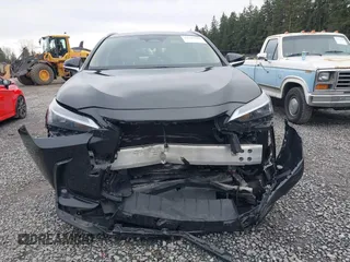 2023 Lexus NX 350h Premium z VIN 2T2GKCEZ7PC013700, wystawiony jako IAAI lot #41765156 z przebiegiem 22 423 mil mil oraz . Historia ofert i sprzedaży dostępna na DreamBid. Obrazek 12.