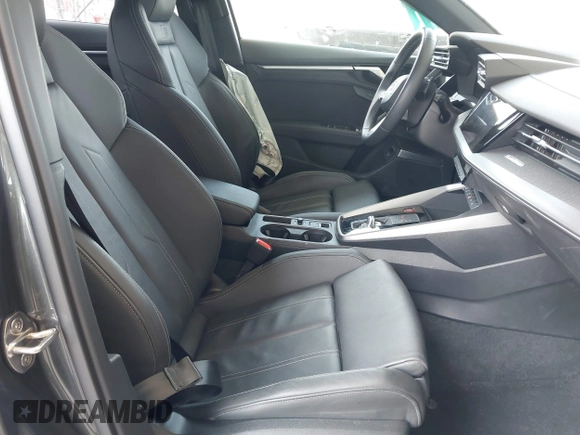 2024 Audi S3 Prestige z VIN WAUJ3DGY8RA067514, wystawiony jako IAAI lot #42086328 z przebiegiem 11 049 mil mil oraz . Historia ofert i sprzedaży dostępna na DreamBid. Obrazek 5.