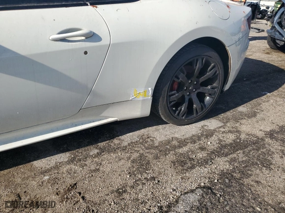 2015 Maserati GranTurismo MC with VIN ZAM45VLA5F0152820, listed as a Copart auction lot 64571614 with 0 mi miles and Salvage Title. Bid and sale history available at carsss.com. Image 12.