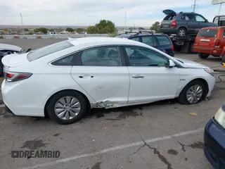 2016 Hyundai Sonata SE with VIN KMHE24L15GA037265, listed as a IAAI auction lot 40752675 with Not Provided miles and . Bid and sale history available at carsss.com. Image 12.