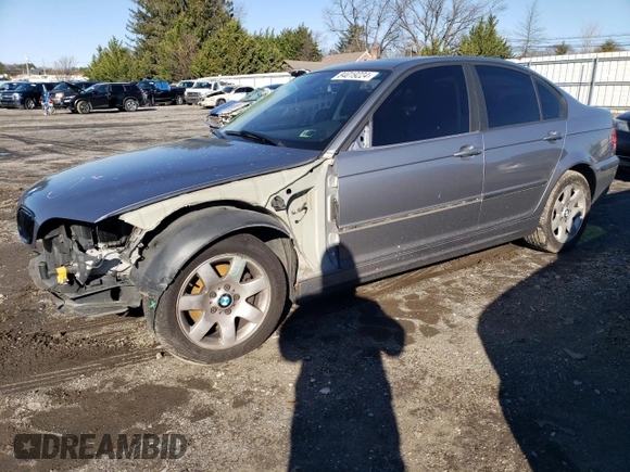 2004 BMW 3 Series 325xi with VIN WBAEU33404PR09229, listed as a Copart auction lot 84019224 with 121,012 mi miles and Salvage Title. Bid and sale history available at carsss.com. Image 1.