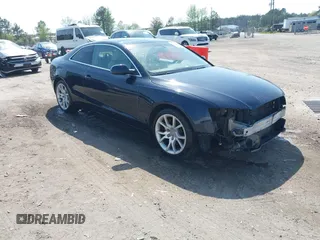 2012 Audi A5 Premium Plus z VIN WAULFAFR3CA003378, wystawiony jako IAAI lot #42063495 z przebiegiem 134 258 mil mil oraz . Historia ofert i sprzedaży dostępna na DreamBid. Obrazek 1.