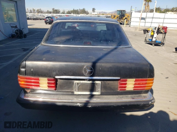 1989 Mercedes-Benz 560 with VIN WDBCA39E0KA446817, listed as a Copart auction lot 81615244 with 270,136 mi miles and Salvage Title. Bid and sale history available at DreamBid. Image 6.