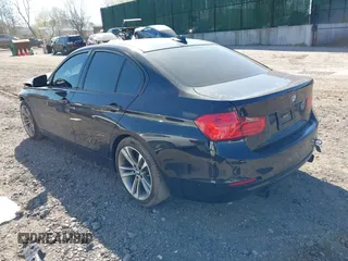 2012 BMW 3 Series 335i z VIN WBA3A9G51CNN67676, wystawiony jako IAAI lot #42018634 z przebiegiem 62 330 mil mil oraz . Historia ofert i sprzedaży dostępna na DreamBid. Obrazek 3.