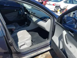2008 Volkswagen Passat Komfort z VIN WVWJK73C28E241263, wystawiony jako IAAI lot #42021388 z przebiegiem 144 131 mil mil oraz . Historia ofert i sprzedaży dostępna na DreamBid. Obrazek 5.