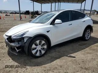 2024 Tesla Model Y with VIN 7SAYGDED4RF054565, listed as a Copart auction lot 51188065 with 10,540 mi miles and Salvage title. Bid and sale history available at DreamBid. Image 1.
