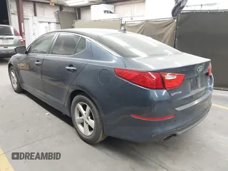 2015 Kia Optima LX z VIN KNAGM4A78F5594402, wystawiony jako IAAI lot #42232732 z przebiegiem 83 363 mil mil oraz . Historia ofert i sprzedaży dostępna na DreamBid. Obrazek 3.