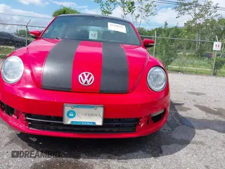 2013 Volkswagen Beetle 2.5L w/Sun/Sound/Nav с VIN 3VWJP7AT7DM686412, выставлен на аукционе IAAI как лот 42239653 с пробегом 76 237 миль миль и . История ставок и продаж доступна на DreamBid. Изображение 6.