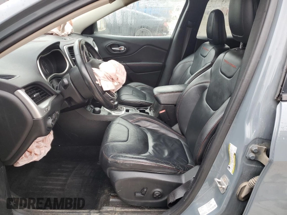 2014 Jeep Cherokee Trailhawk z VIN 1C4PJMBS1EW284275, wystawiony jako Copart lot #80191034 z przebiegiem 105 398 mil mil oraz Szkoda całkowita • Salvage title. Historia ofert i sprzedaży dostępna na DreamBid. Obrazek 7.
