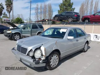 1998 Mercedes-Benz E-Class with VIN WDBJF65F5WA702626, listed as a IAAI auction lot 42014815 with 113,632 mi miles. Bid and sale history available at carsss.com. Image 6.