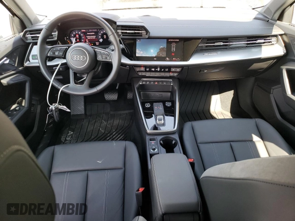 2022 Audi A3 Premium z VIN WAUAUDGY7NA098843, wystawiony jako Copart lot #66575893 z przebiegiem 5 701 mil mil oraz . Historia ofert i sprzedaży dostępna na DreamBid. Obrazek 8.