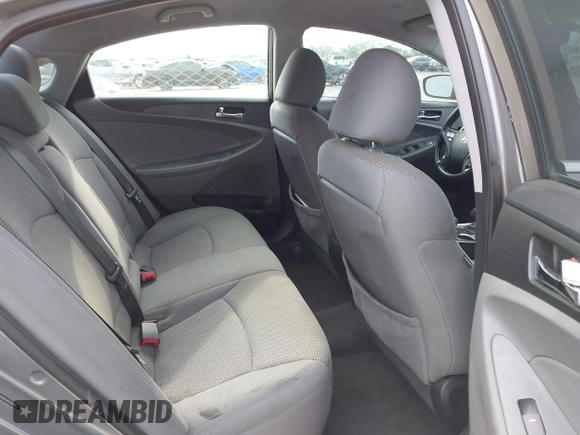 2013 Hyundai Sonata GLS z VIN 5NPEB4AC6DH513018, wystawiony jako IAAI lot #42068966 z przebiegiem 216 086 mil mil oraz . Historia ofert i sprzedaży dostępna na DreamBid. Obrazek 8.