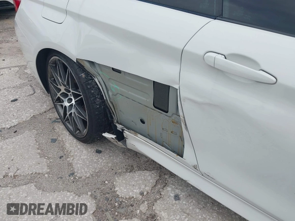 2018 BMW M4 with VIN WBS4Z9C5XJED22650, listed as a IAAI auction lot 42631888 with 41,266 mi miles and . Bid and sale history available at DreamBid. Image 17.