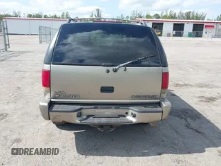 2001 Chevrolet Blazer LT z VIN 1GNDT13WX12114776, wystawiony jako IAAI lot #42311346 z przebiegiem 169 630 mil mil oraz . Historia ofert i sprzedaży dostępna na DreamBid. Obrazek 17.