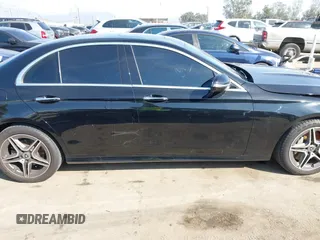 2022 Mercedes-Benz E-Class E 350 with VIN W1KZF8DBXNB080246, listed as a IAAI auction lot 41597696 with 35,350 mi miles. Bid and sale history available at carsss.com. Image 13.