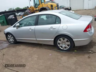 2009 Honda Civic LX z VIN 19XFA16529E038947, wystawiony jako IAAI lot #42412486 z przebiegiem 161 409 mil mil oraz . Historia ofert i sprzedaży dostępna na DreamBid. Obrazek 15.