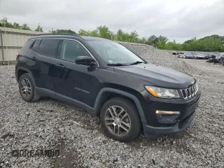 2018 Jeep Compass Latitude z VIN 3C4NJCBB6JT136804, wystawiony jako Copart lot #54146235 z przebiegiem 71 436 mil mil oraz Szkoda całkowita • Salvage title. Historia ofert i sprzedaży dostępna na DreamBid. Obrazek 4.