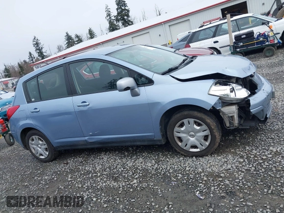 2011 Nissan Versa S z VIN 3N1BC1CP8BL460398, wystawiony jako IAAI lot #41754069 z przebiegiem 239 363 mil mil oraz . Historia ofert i sprzedaży dostępna na DreamBid. Obrazek 13.