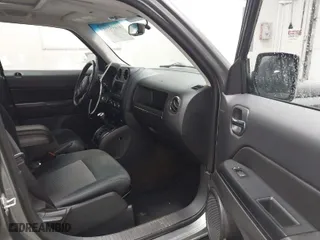 2014 Jeep Patriot Latitude with VIN 1C4NJRFB6ED617208, listed as a IAAI auction lot 41655155 with 92,220 mi miles. Bid and sale history available at carsss.com. Image 5.