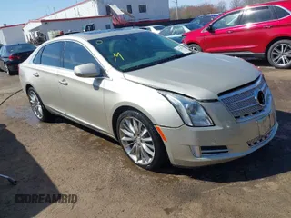 2013 Cadillac XTS Platinum z VIN 2G61U5S37D9209926, wystawiony jako IAAI lot #41754716 z przebiegiem 126 239 mil mil oraz . Historia ofert i sprzedaży dostępna na DreamBid. Obrazek 1.