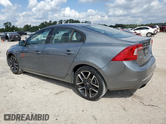 2018 Volvo S60 Dynamic z VIN YV126MFL4J2452338, wystawiony jako Copart lot #72517124 z przebiegiem 70 668 mil mil oraz Czysty tytuł • Clean title. Historia ofert i sprzedaży dostępna na DreamBid. Obrazek 2.