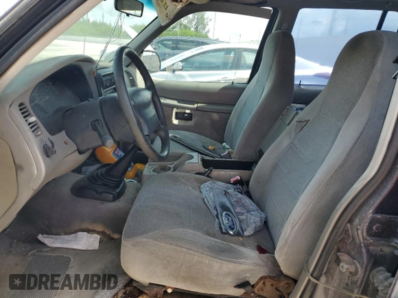2000 Ford Explorer XLS z VIN 1FMZU62X6YZB94402, wystawiony jako Copart lot #58766885 z przebiegiem Nie podano mil oraz Czysty tytuł • Clean title. Historia ofert i sprzedaży dostępna na DreamBid. Obrazek 7.